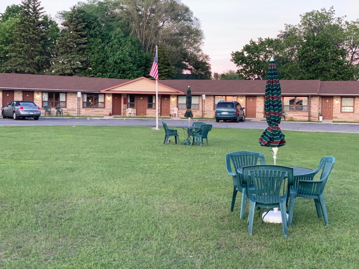 Timberly Motel Gaylord Exteriör bild