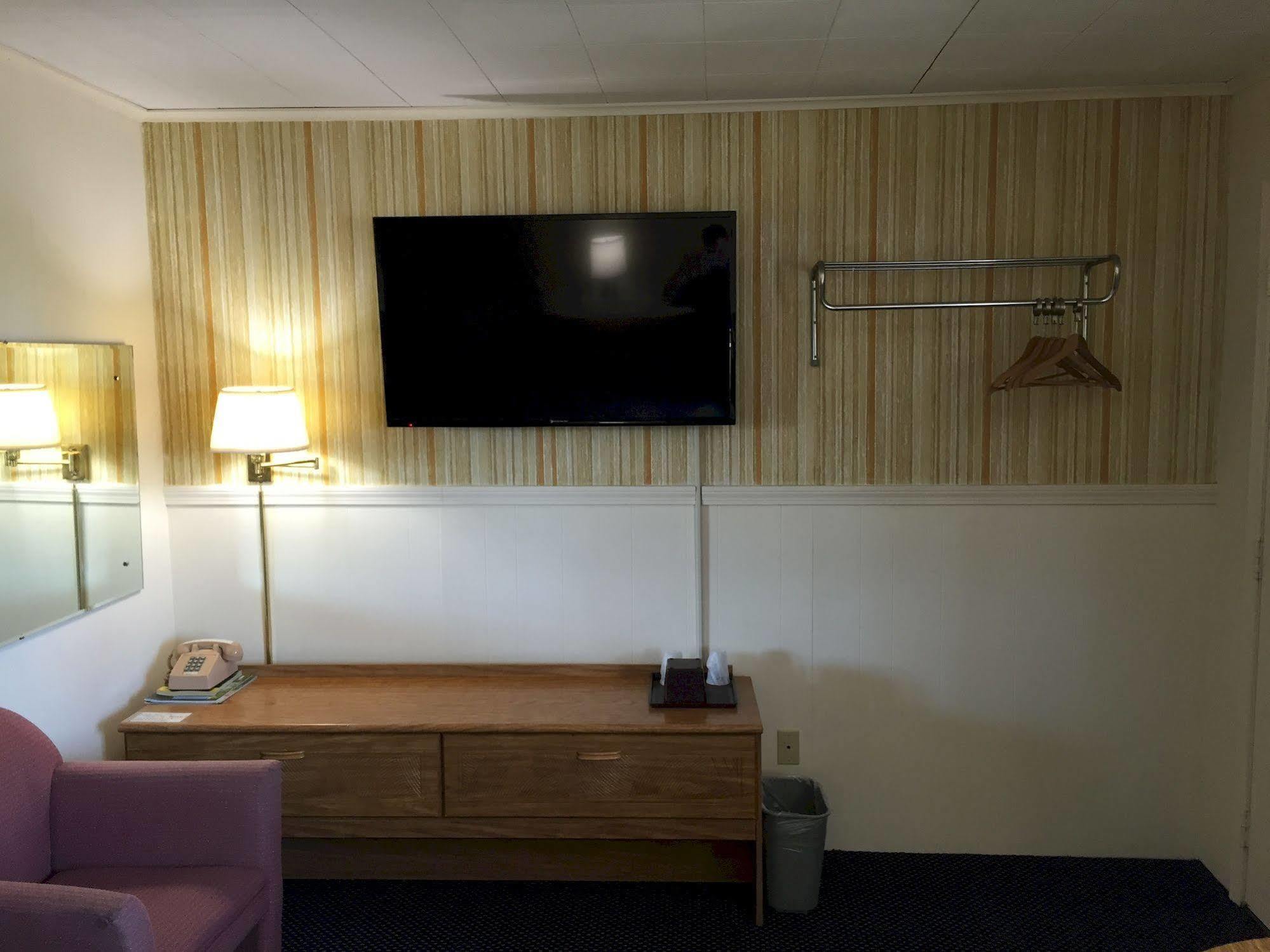 Timberly Motel Gaylord Exteriör bild