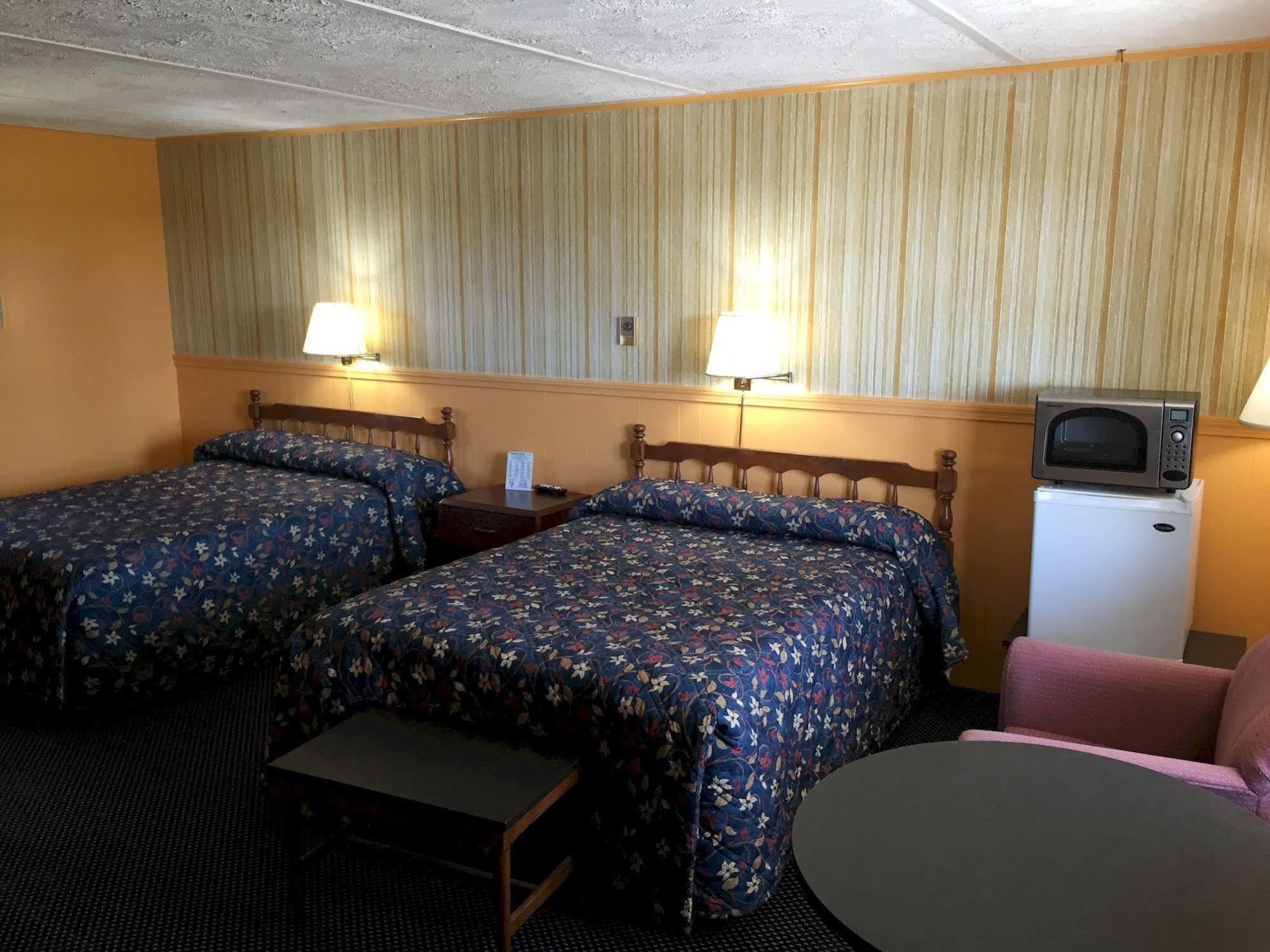 Timberly Motel Gaylord Exteriör bild