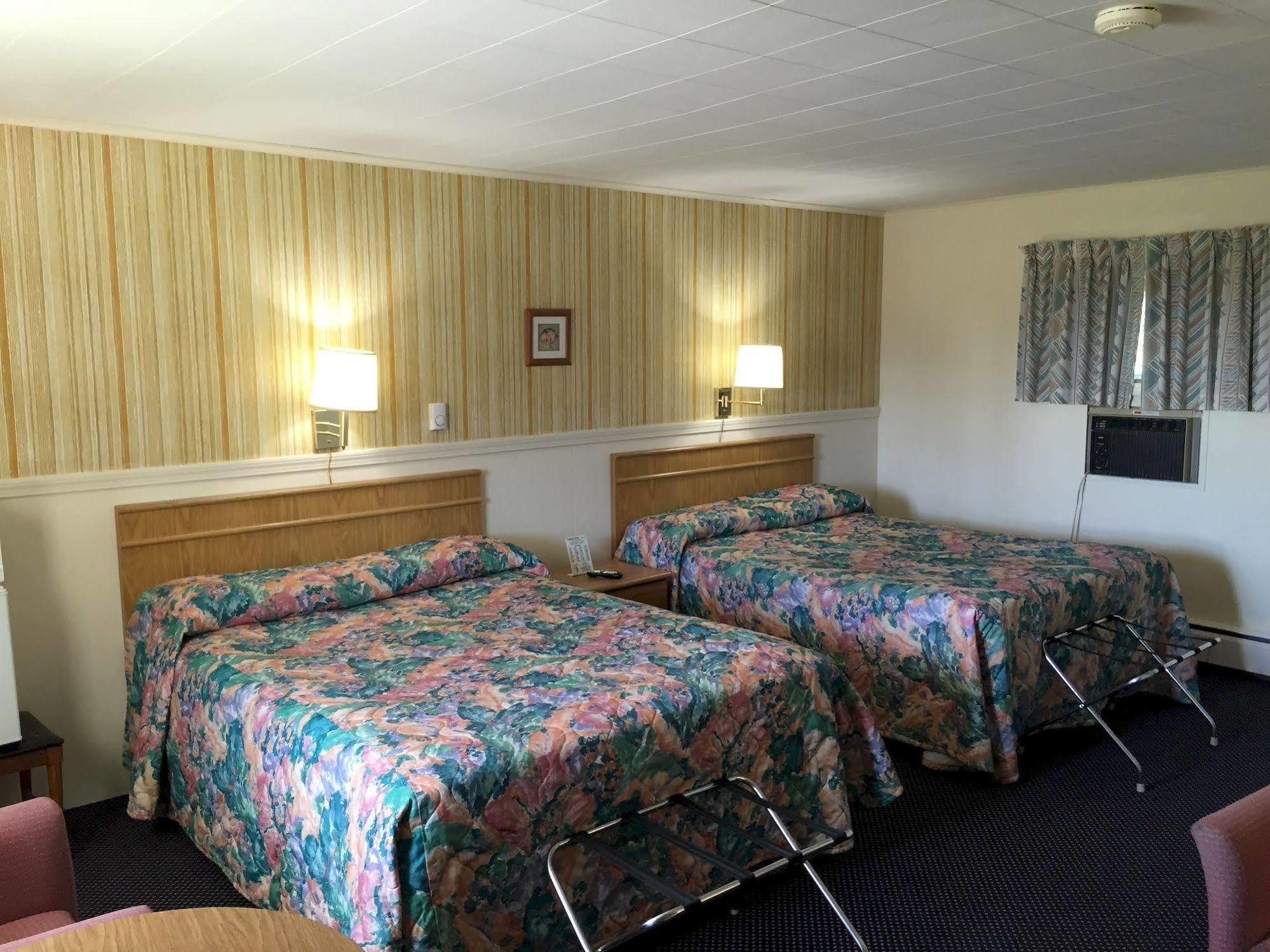 Timberly Motel Gaylord Exteriör bild